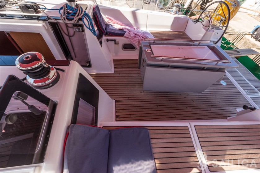 Oceanis 48 - Yacht Charter Sailica