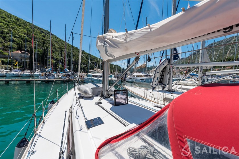 Oceanis 48 - Yacht Charter Sailica