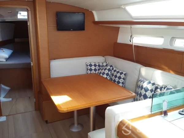 Sun Odyssey 419 - Yacht Charter Sailica