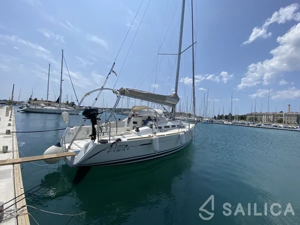 First 35 - Yacht Charter Sailica