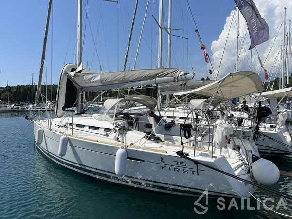 First 35 - Yacht Charter Sailica