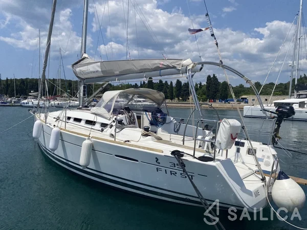 First 35 - Yacht Charter Sailica
