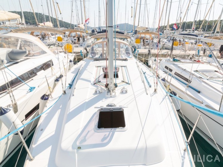Dufour 375 Grand Large - Yacht Charter Sailica