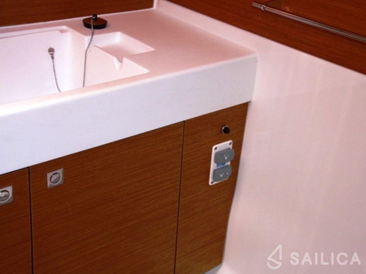 Sun Odyssey 479 - Yacht Charter Sailica
