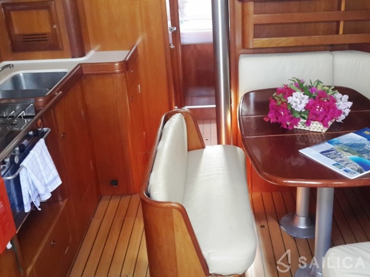 Oceanis 41.1 - Yacht Charter Sailica