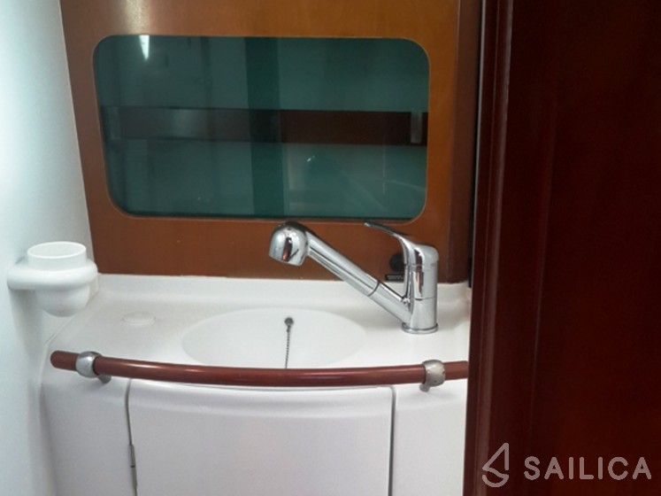 Oceanis 41.1 - Yacht Charter Sailica