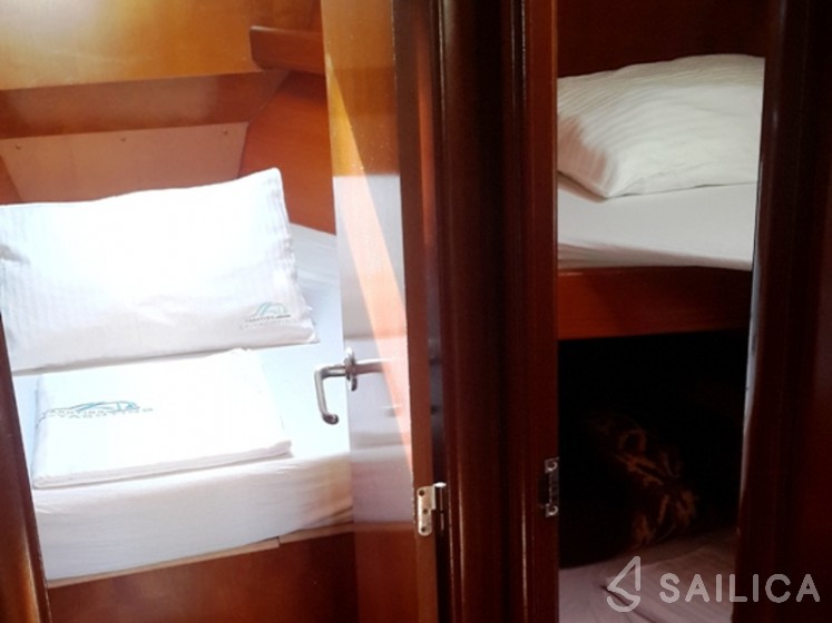 Oceanis 41.1 - Yacht Charter Sailica