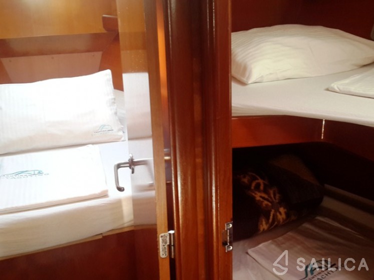 Oceanis 41.1 - Yacht Charter Sailica