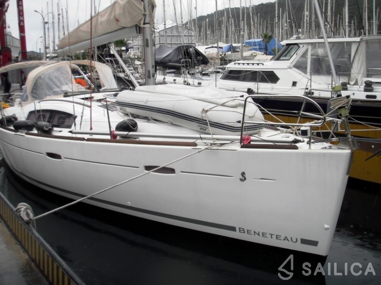 Oceanis 40 - Yacht Charter Sailica