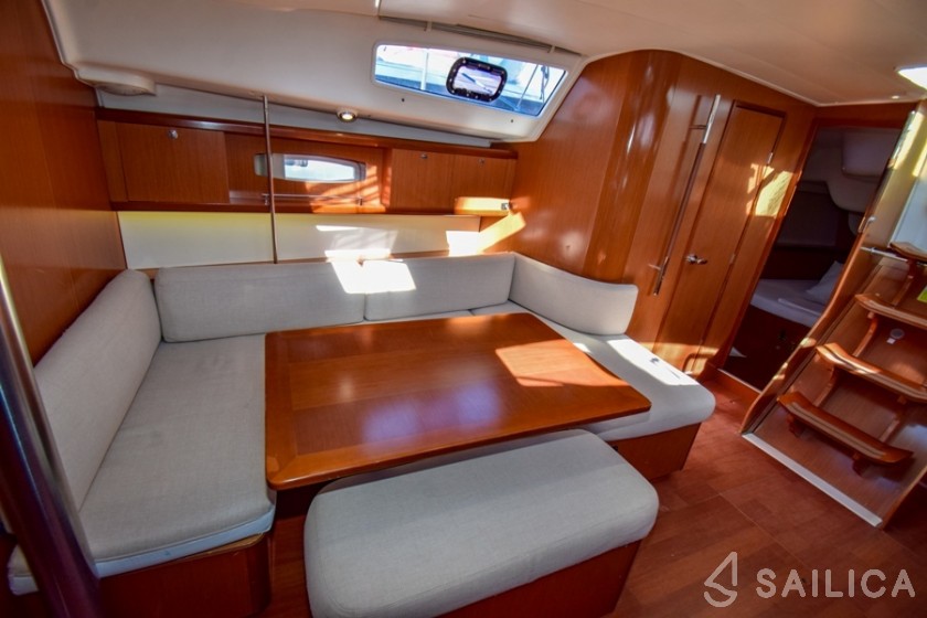 Oceanis 40 - Yacht Charter Sailica