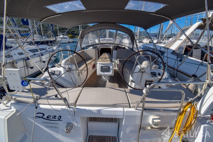 Oceanis 40 - Yacht Charter Sailica