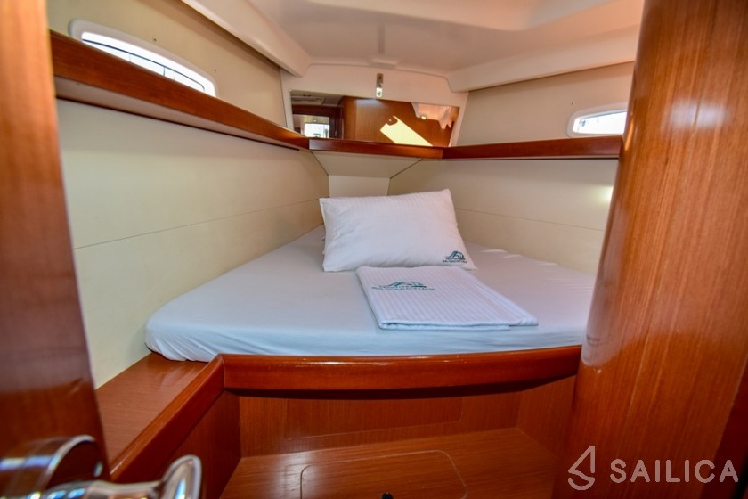 Oceanis 40 - Yacht Charter Sailica