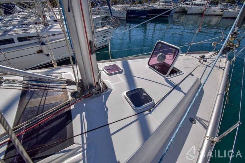 Oceanis 40 - Yacht Charter Sailica