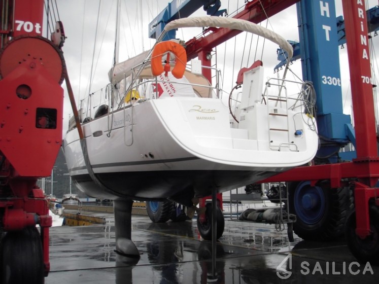 Oceanis 40 - Yacht Charter Sailica
