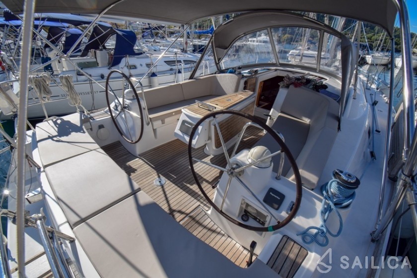 Oceanis 40 - Yacht Charter Sailica
