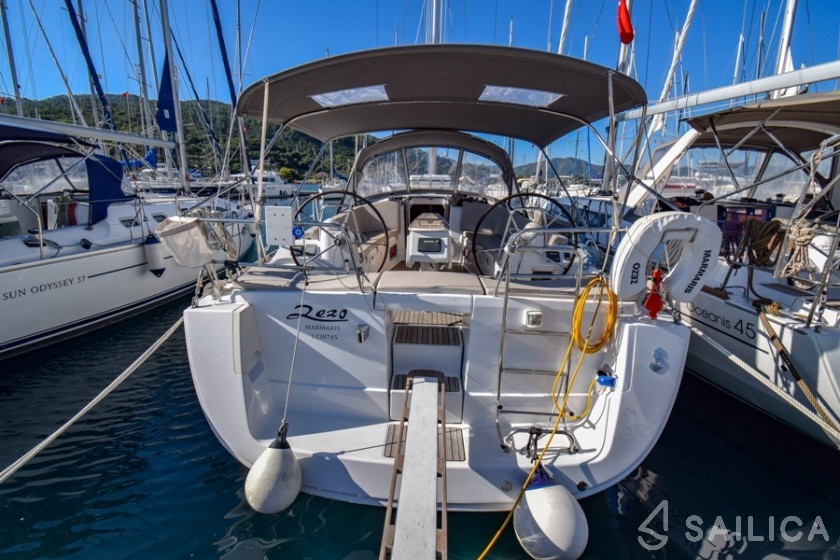 Oceanis 40 - Yacht Charter Sailica
