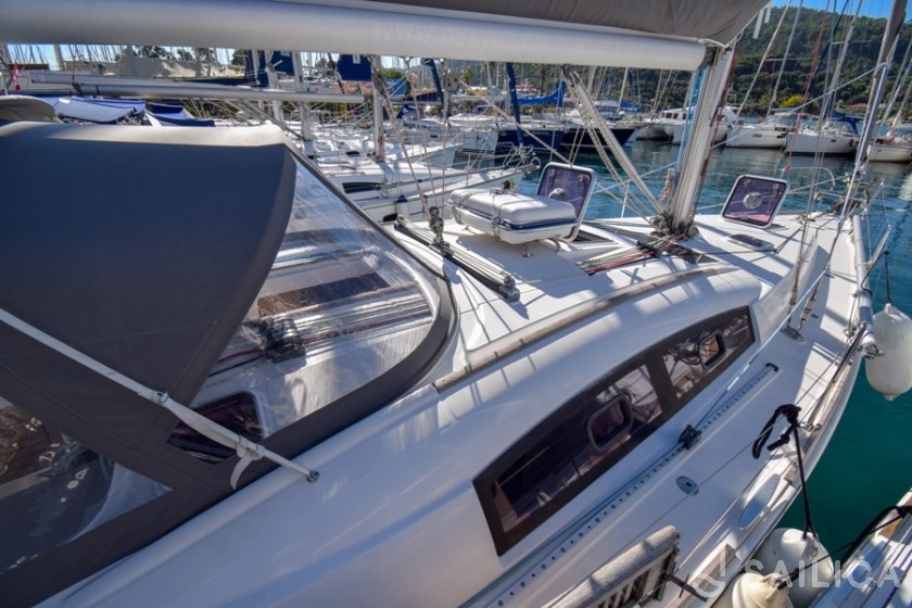 Oceanis 40 - Yacht Charter Sailica