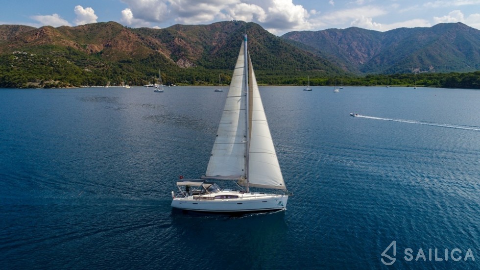 Oceanis 40 - Yacht Charter Sailica