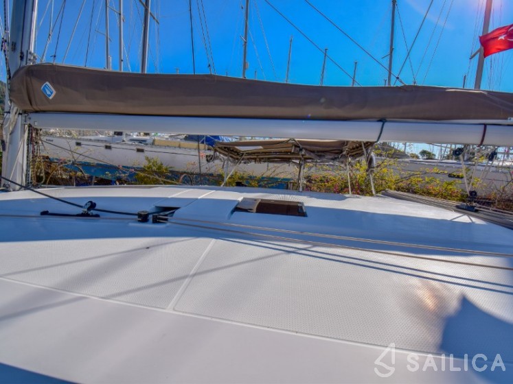 Lucia 40 - Yacht Charter Sailica