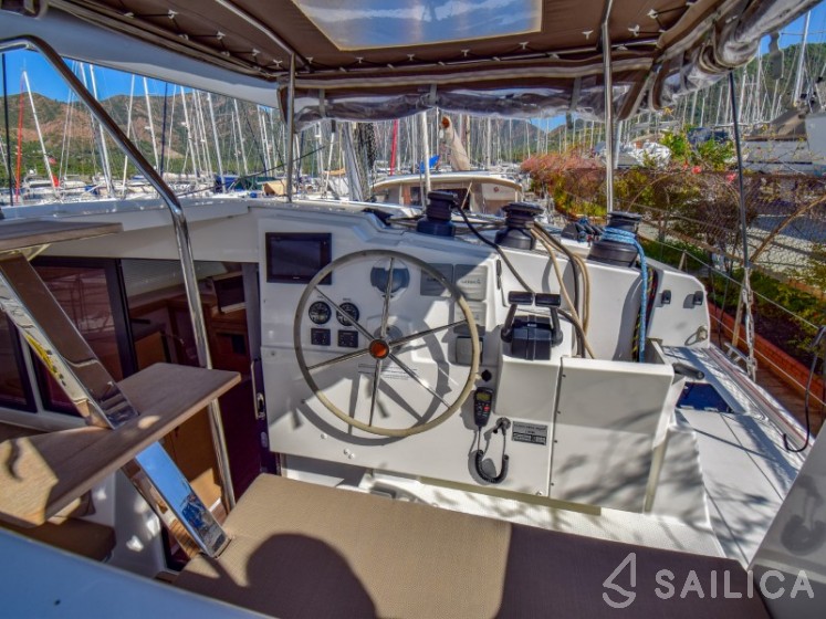 Lucia 40 - Yacht Charter Sailica
