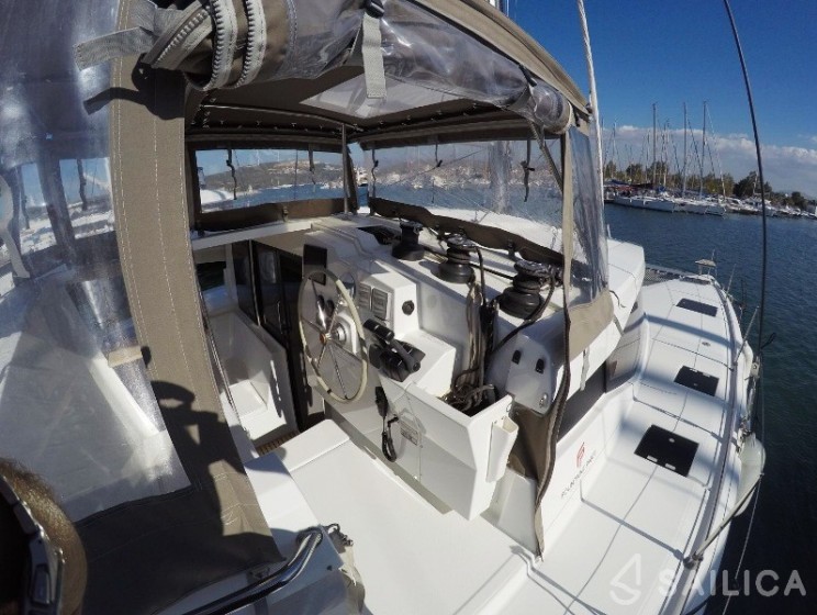 Lucia 40 - Yacht Charter Sailica
