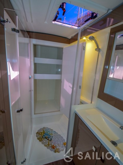 Lucia 40 - Yacht Charter Sailica