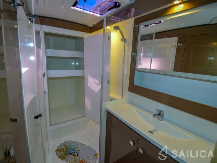 Lucia 40 - Yacht Charter Sailica
