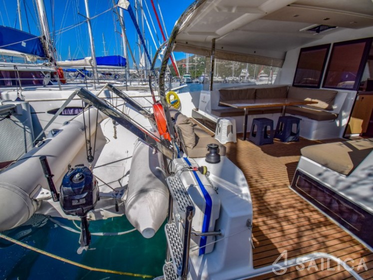 Lucia 40 - Yacht Charter Sailica