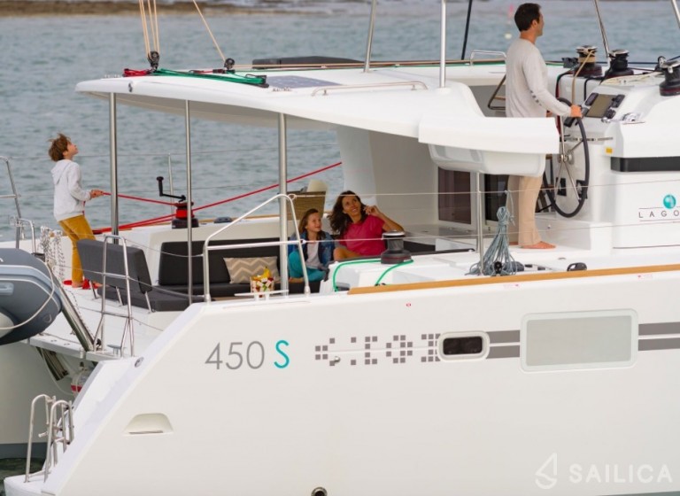 Lagoon 450 S - 4 + 2 cab. - Yacht Charter Sailica