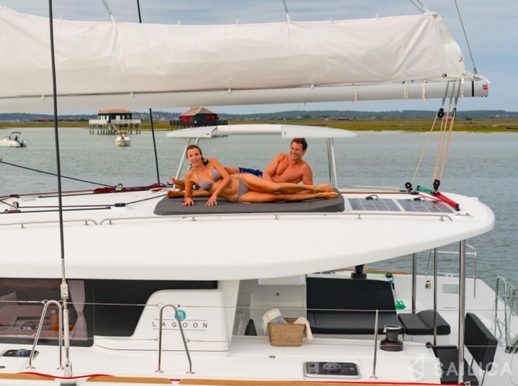 Lagoon 450 S - 4 + 2 cab. - Yacht Charter Sailica