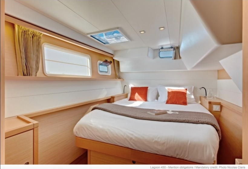 Lagoon 450 S - 4 + 2 cab. - Yacht Charter Sailica