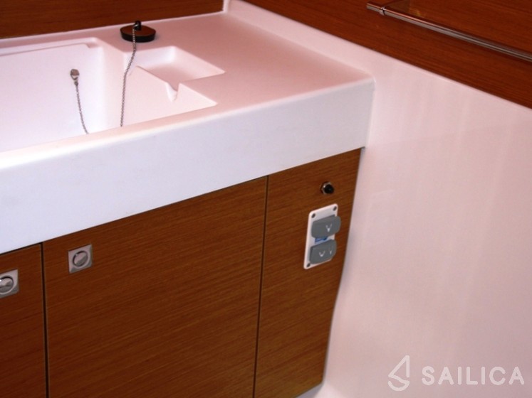 Sun Odyssey 479 - Yacht Charter Sailica
