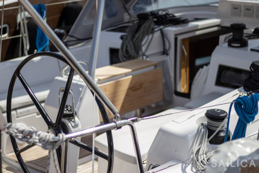 X 4-3 - Yacht Charter Sailica