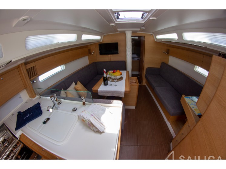 X 4-3 - Yacht Charter Sailica