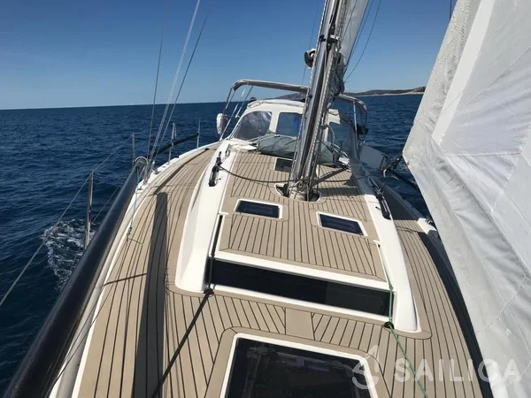 X 4-3 - Yacht Charter Sailica