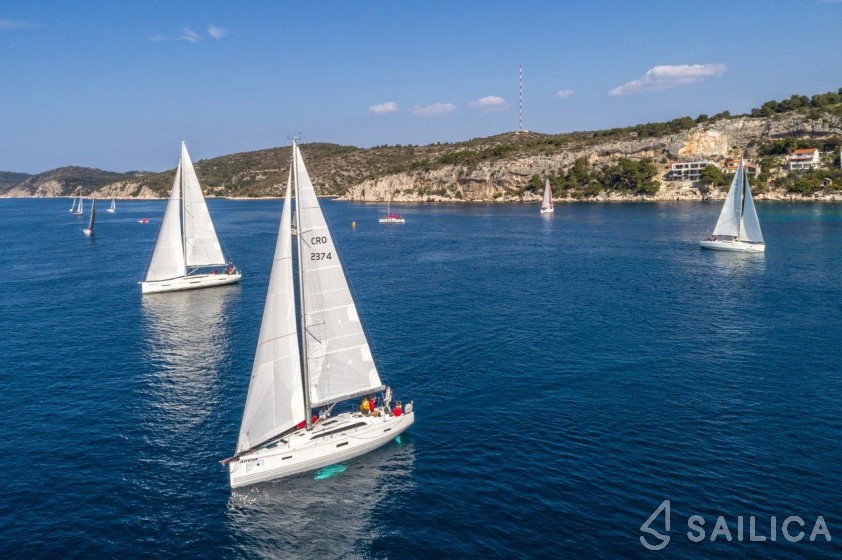 X 4-3 - Yacht Charter Sailica