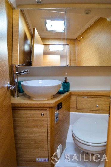 X 4-3 - Yacht Charter Sailica