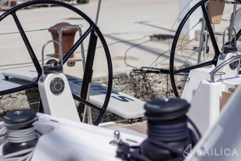 X 4-3 - Yacht Charter Sailica