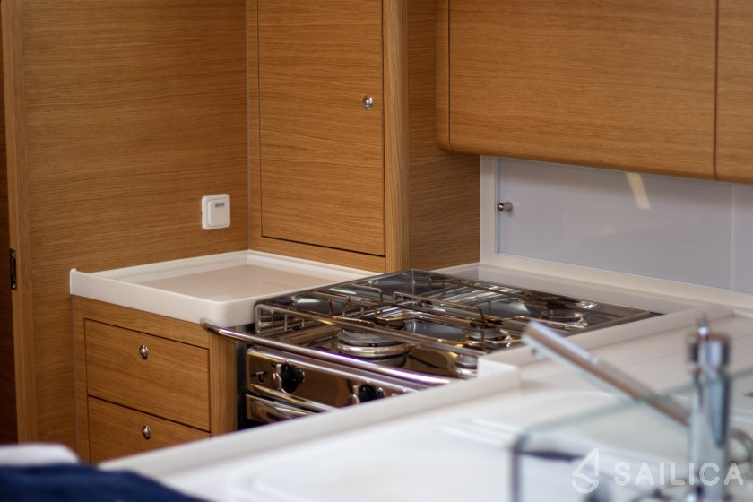 X 4-3 - Yacht Charter Sailica
