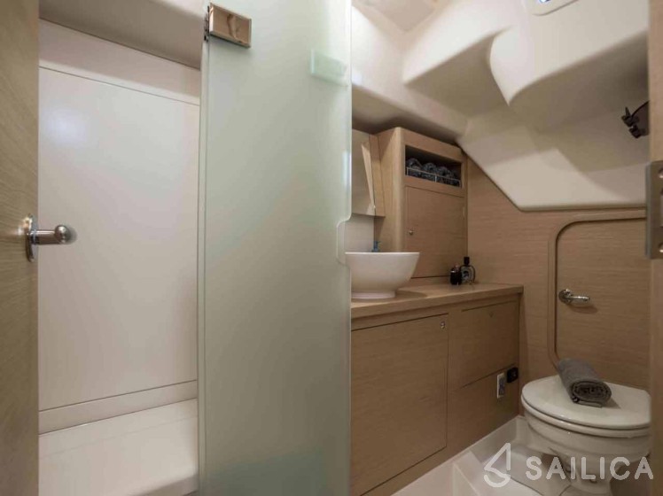X 4-3 - Yacht Charter Sailica