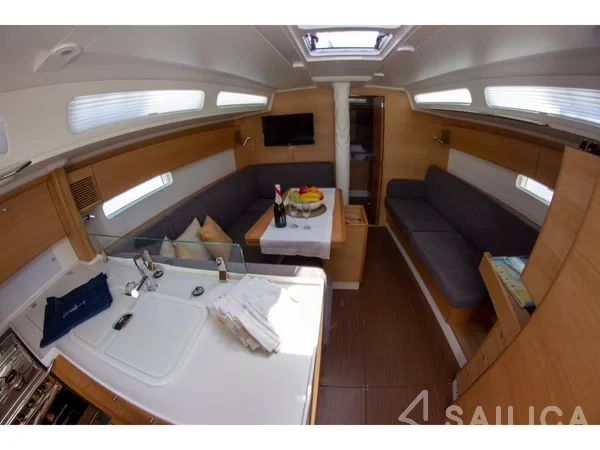 X 4-3 - Yacht Charter Sailica