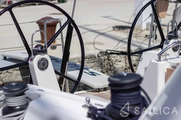 X 4-3 - Yacht Charter Sailica