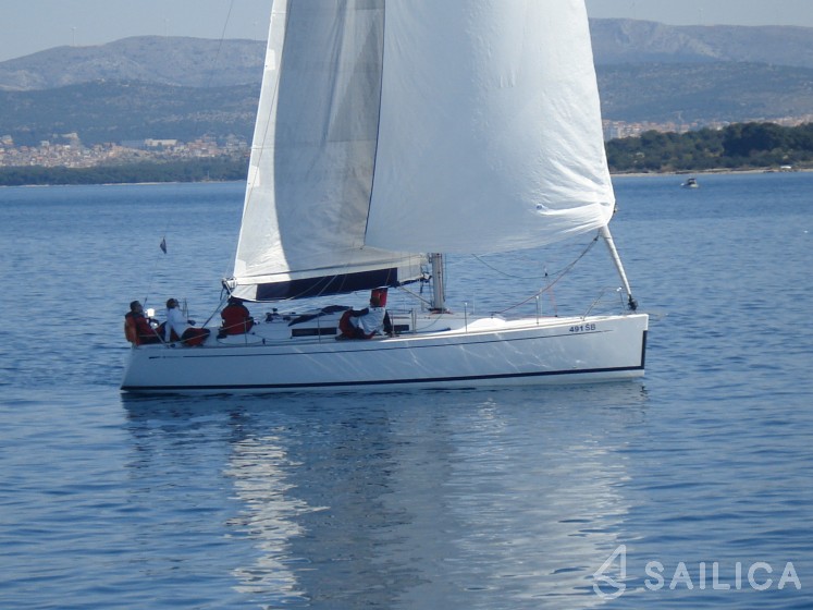 Grand Soleil 37 - Yacht Charter Sailica