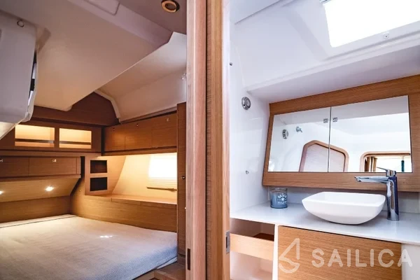 Dufour 520 GL - Yacht Charter Sailica