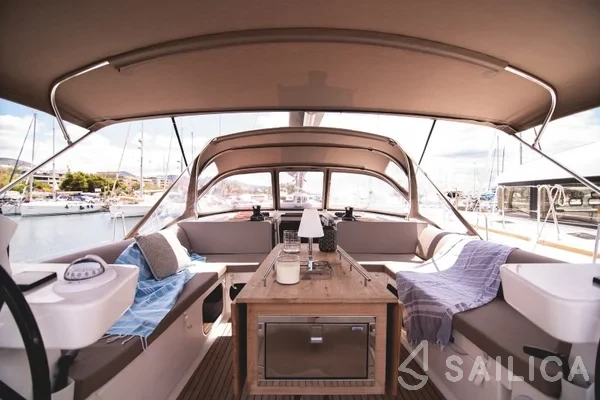Dufour 520 GL - Yacht Charter Sailica