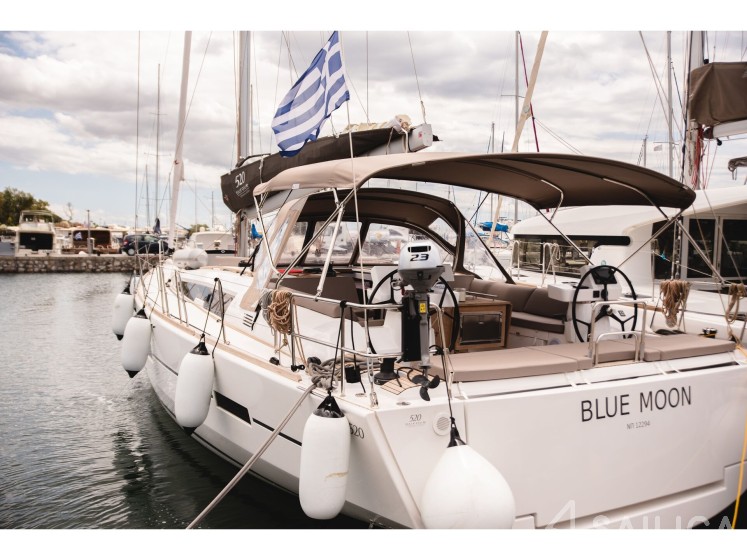 Dufour 520 GL - Yacht Charter Sailica