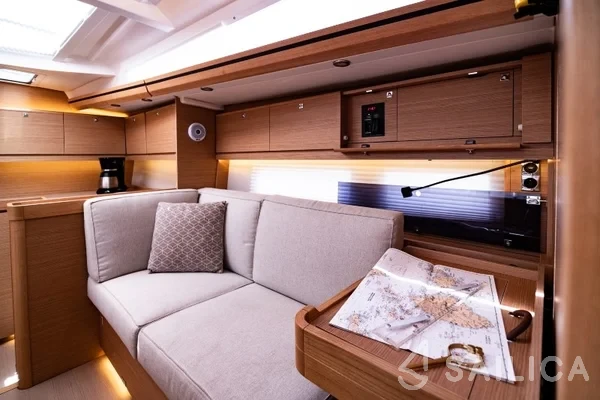Dufour 520 GL - Yacht Charter Sailica