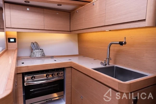 Dufour 520 GL - Yacht Charter Sailica