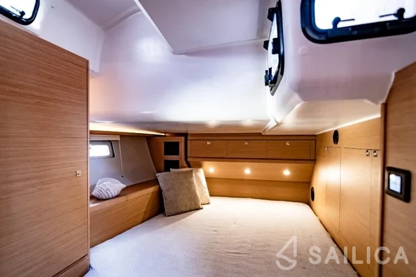 Dufour 520 GL - Yacht Charter Sailica