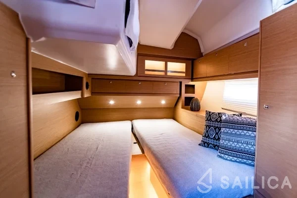 Dufour 520 GL - Yacht Charter Sailica